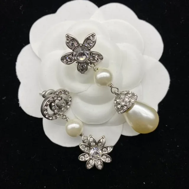 Chanel Brincos Camélia Pérola Prata Bege Motivo Floral 4