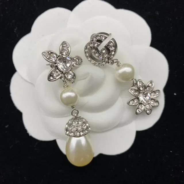 Chanel Brincos Camélia Pérola Prata Bege Motivo Floral 7