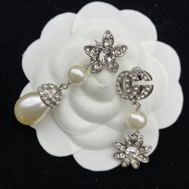 Chanel Brincos Camélia Pérola Prata Bege Motivo Floral 8