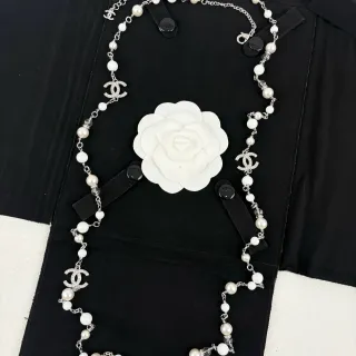 Chanel Camellia Pearl Necklace أبيض فضي سلسلة خرز منفصلة دبوس قلادة
