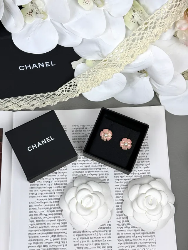 Chanel Camellia الذهب الوردي النمط الزهوري بريق إنهاء المينا أقراط 5