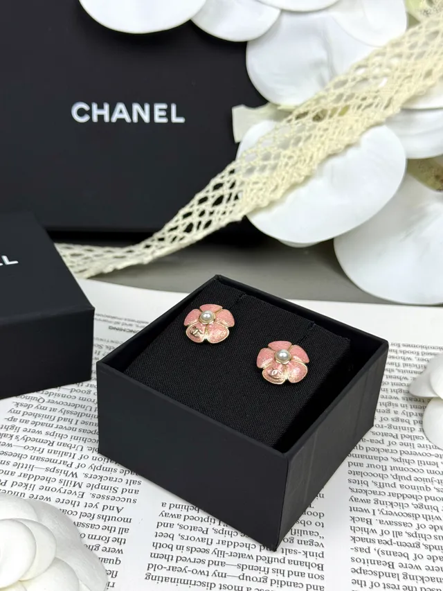 Chanel Camellia الذهب الوردي النمط الزهوري بريق إنهاء المينا أقراط 7