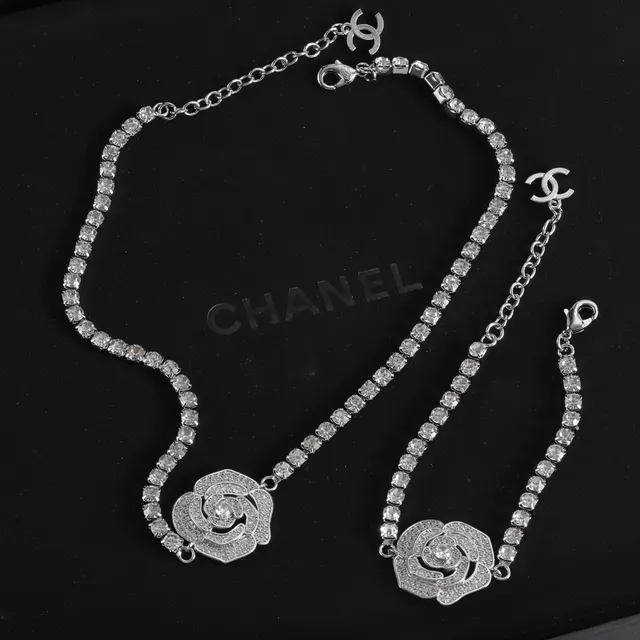 Chanel Camellia Rose Argent Transparent Pavé Crystal-Set Chaîne Interlocking CC Logo Boucle Collier 4