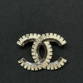 Chanel CC काला गोल्ड Interlocking Motif Baguette-Cut Crystal Border ब्रोच