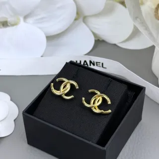 Chanel CC Logo अक़रात़ धहबिया अल्दरजा