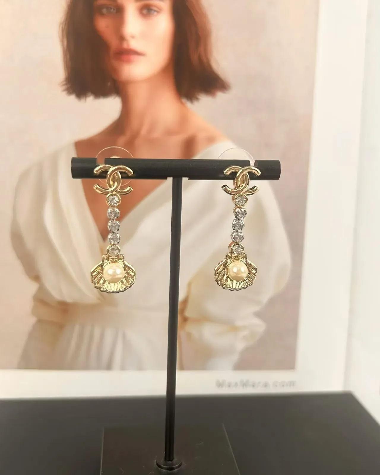 Chanel CC Logo Shell Pearl Crystal Brincos Pendentes 6