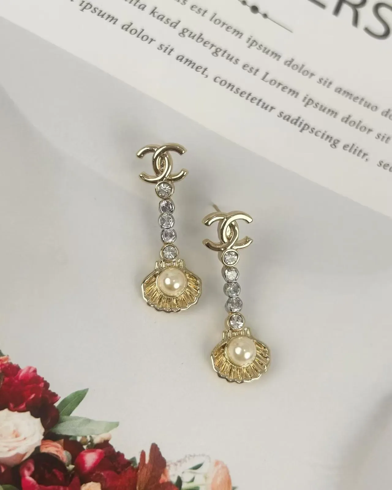 Chanel CC Logo Shell Pearl Crystal Brincos Pendentes 7