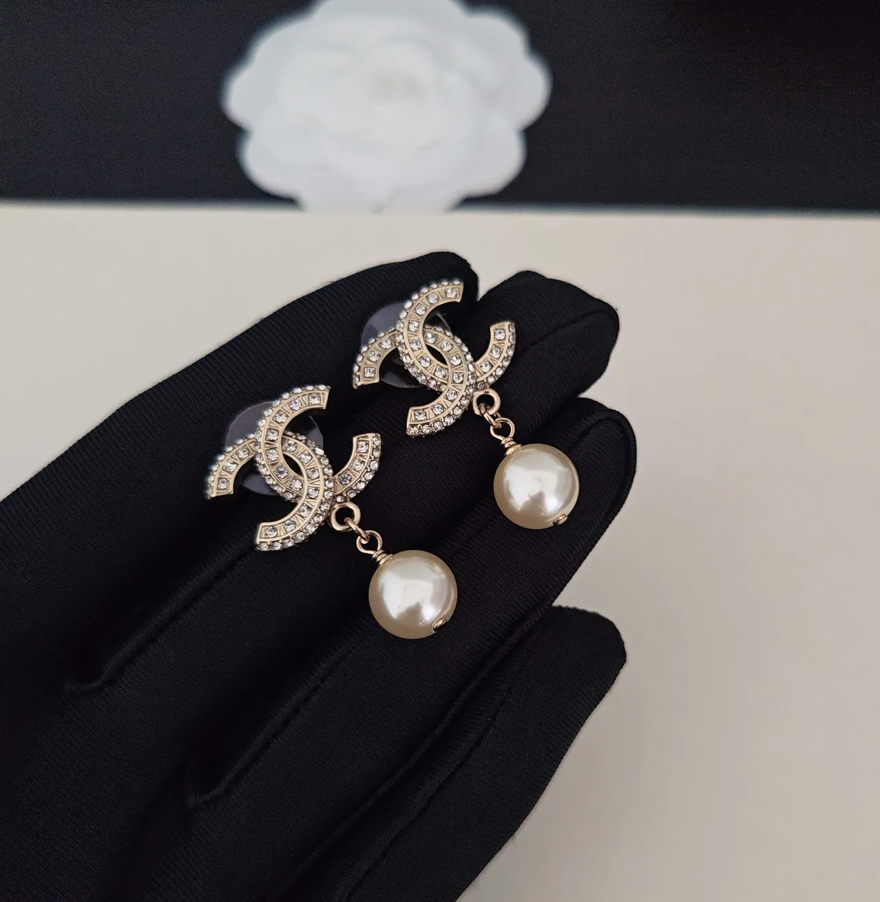 Chanel CC لؤلؤ كريستال قطرة أقراط 5