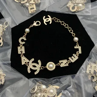Chanel CHANEL অক্ষর চার্ম গোল্ড-টোন মুক্তা ব্রেসলেট