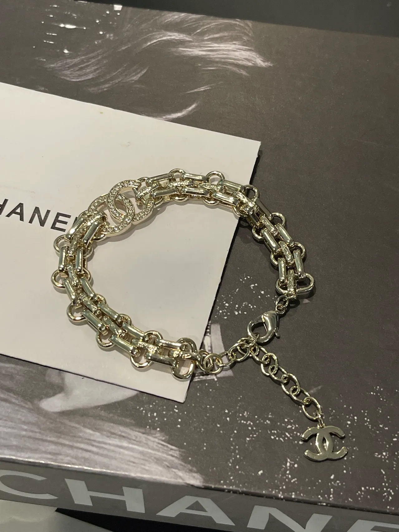 Chanel سوار سلسلة CC مزين بالكريستال 3