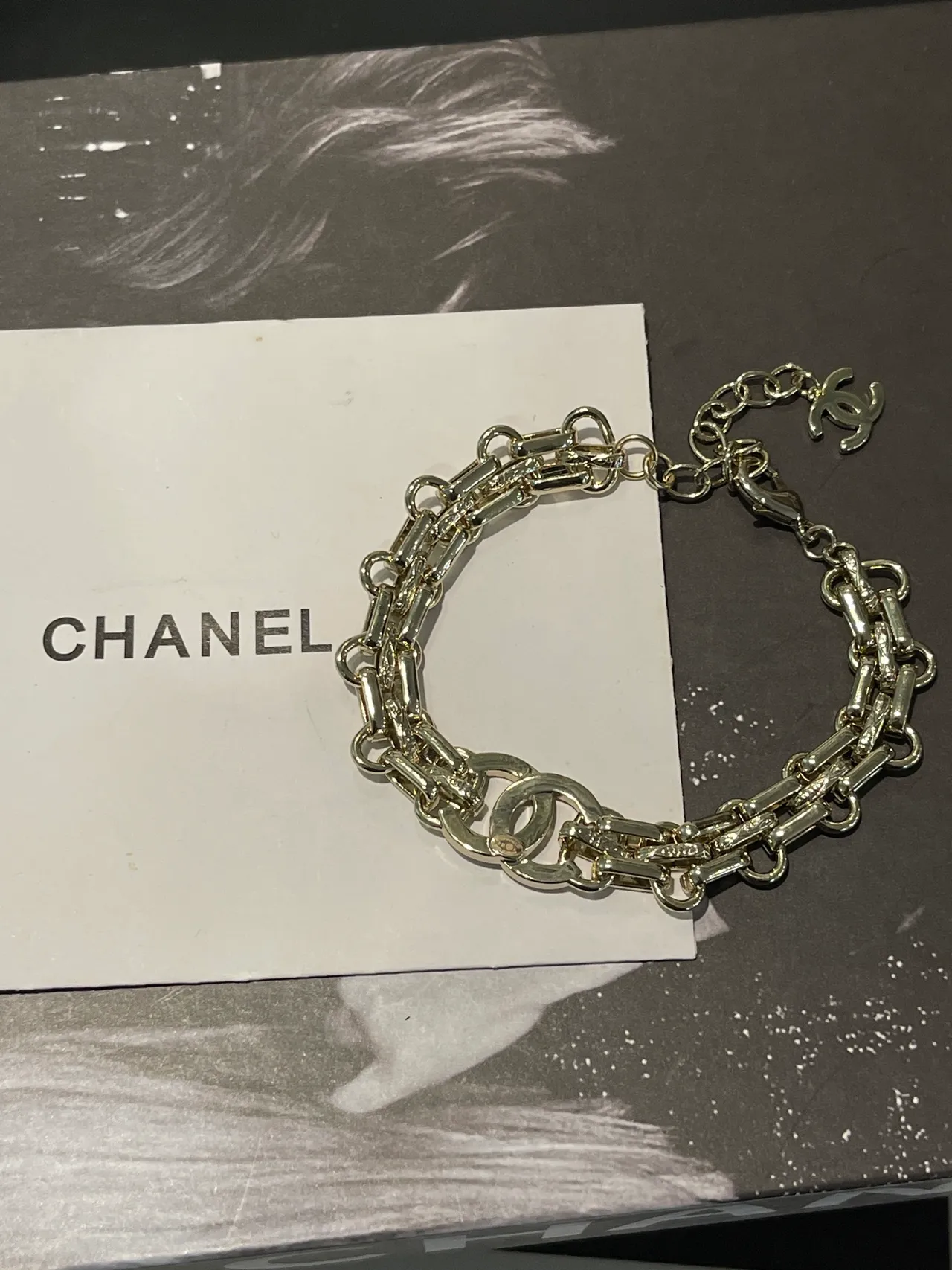 Chanel سوار سلسلة CC مزين بالكريستال 4