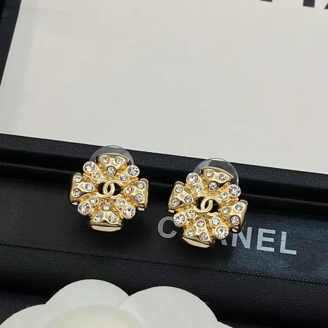 Chanel Boucles d'oreilles à clous avec cristaux CC Logo ton doré 4
