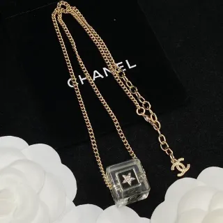 Chanel مكعب قلادة لون ذهبي شفاف أكريليك قلادة نجمة