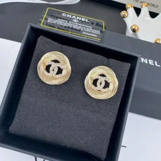 Chanel ذهبي أسود دائري ستد تصميم لفائف مركزية أقراط