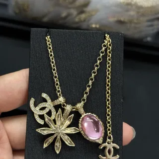 Chanel سلسلة ذهبية وردية متعددة القلادات
