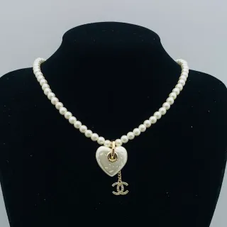 Chanel হার্ট পেন্ডেন্ট পার্ল স্ট্র্যান্ড নেকলেস