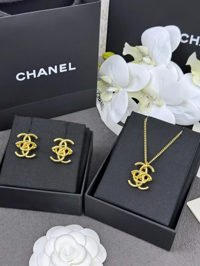 Chanel Interlocking CC Logo Metal Collier Or Noir 2
