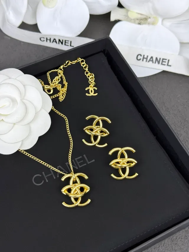 Chanel Interlocking CC Logo Metal Collier Or Noir 9
