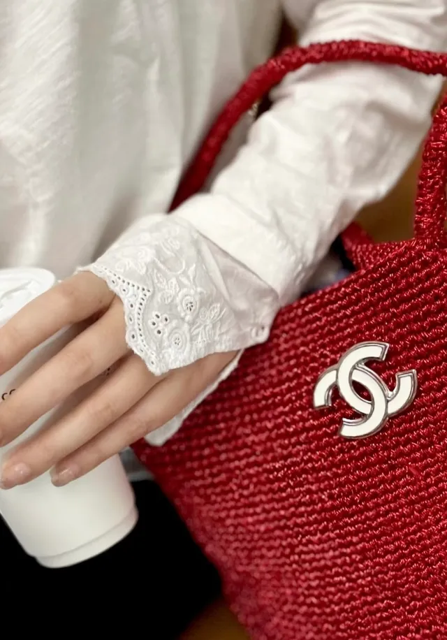 Chanel Interlocking CC Broche Esmalte Branco Silver-Tone 4