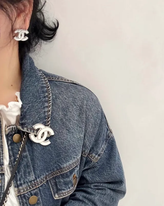 Chanel Interlocking CC Broche Esmalte Branco Silver-Tone 6