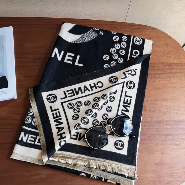 Chanel Logo-Print काली और क्रीम रेशम स्कार्फ 5