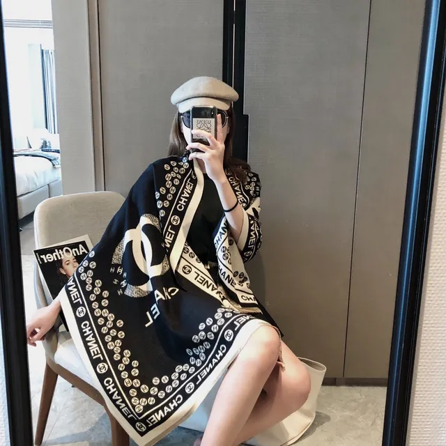 Chanel Logo-Print काली और क्रीम रेशम स्कार्फ 6