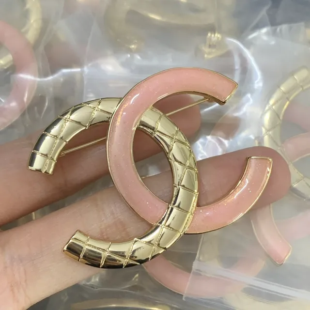 Chanel मेकअप कंपैक्ट मोटिफ एनामेल और क्रिस्टल ब्रोच 12