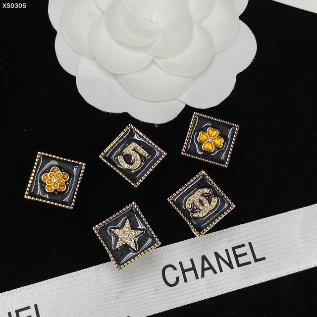 Chanel मेकअप कंपैक्ट मोटिफ एनामेल और क्रिस्टल ब्रोच 18
