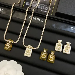 Collier Chanel No. 5 Bouteille de Parfum Or Orange Pendentif Pavé-Crystal Numéral