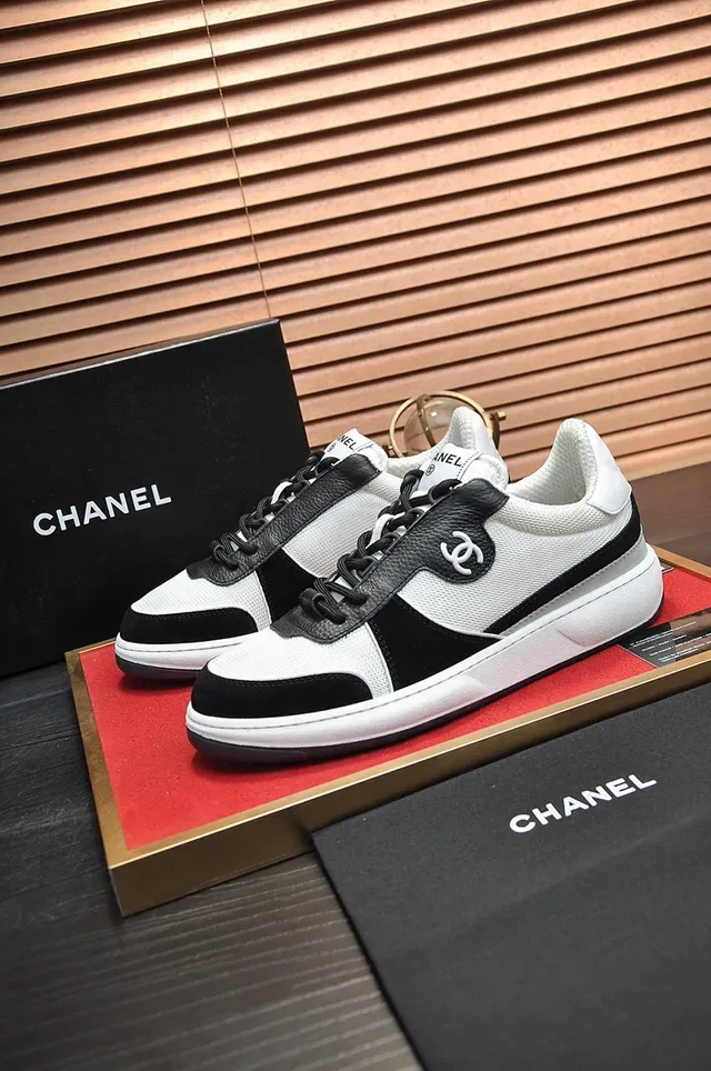Chanel Panelled Logo Low-Top Lifestyle Sneakers 7