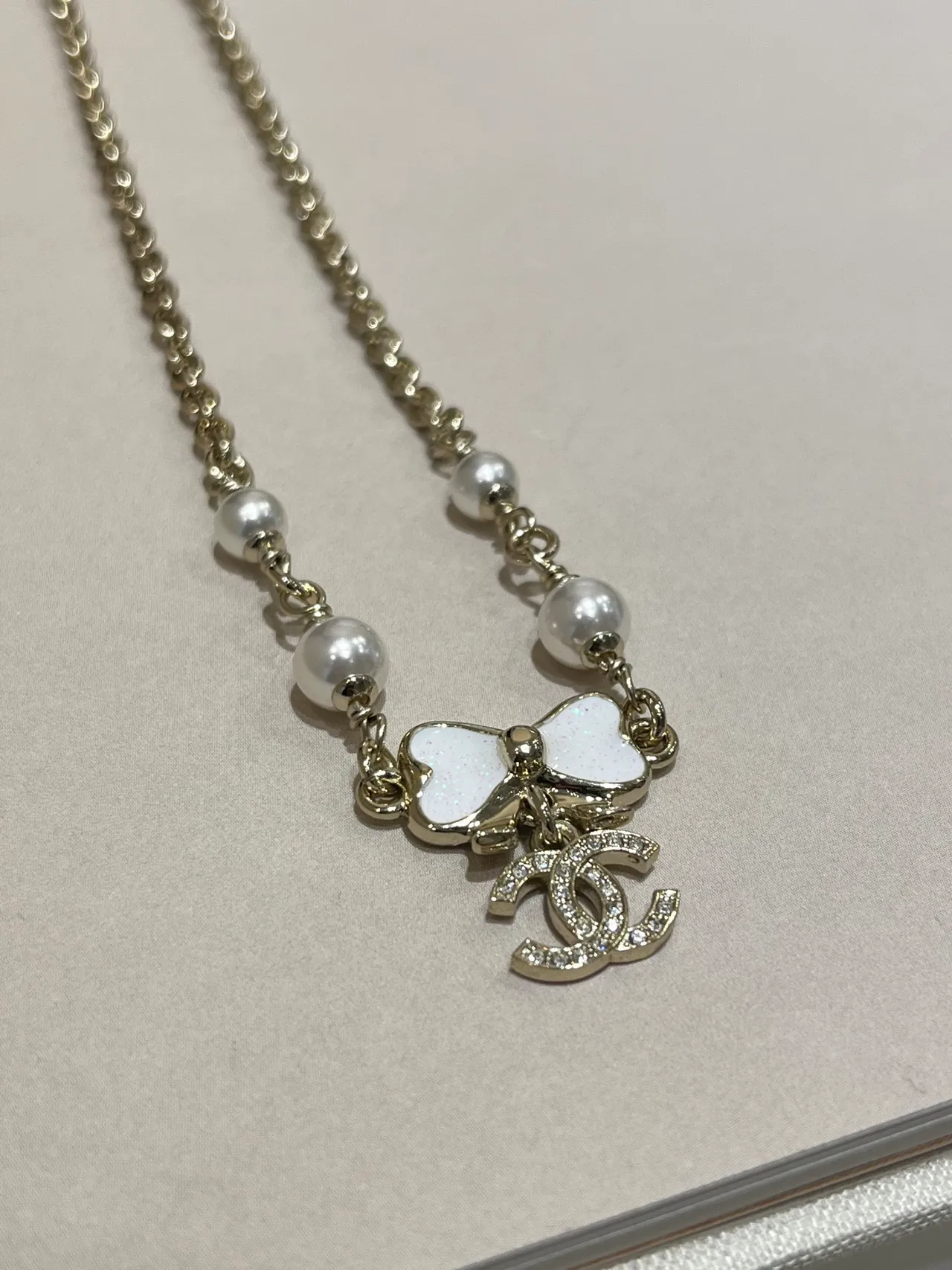 Chanel Perle et Nœud Charme Bracelet Or Ton 4