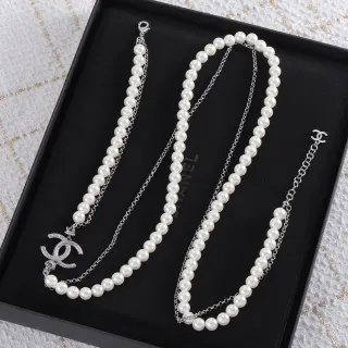 Chanel لؤلؤ وسلسلة CC Logo قلادة مزدوجة السلسلة
