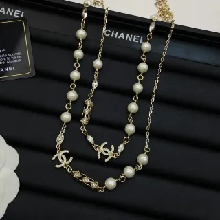 Chanel لؤلؤ وكريستال CC موتيف قلادة