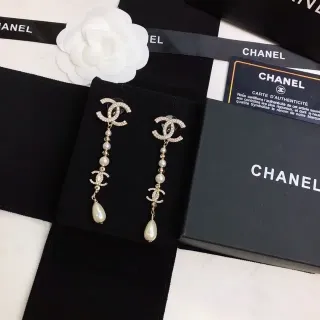 Chanel أقراط اللؤلؤ والكريستال قطرة