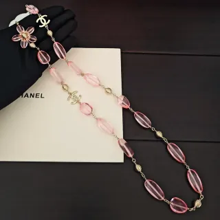 Chanel पिंक गोल्ड बीडेड फ्लोरल पेंडेंट नेकलेस