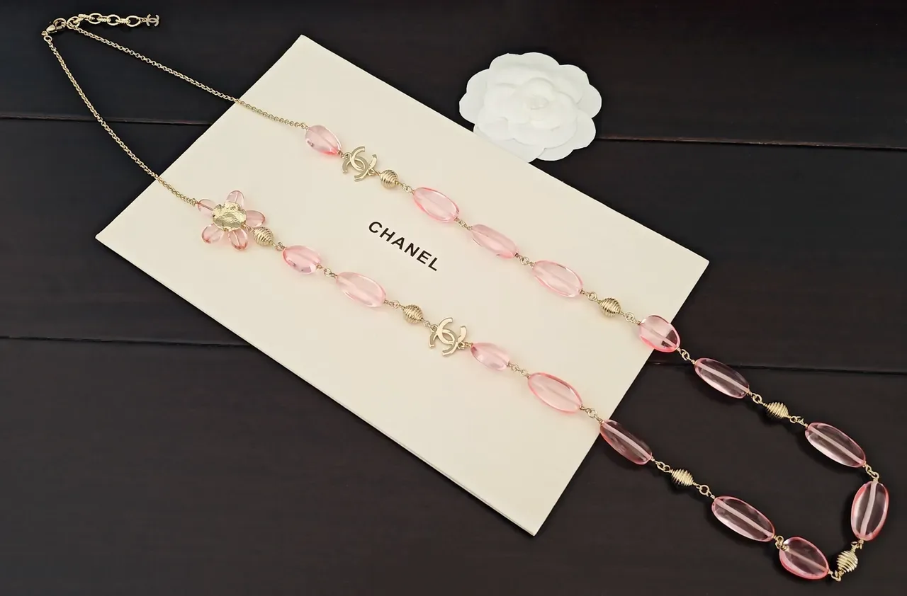 Chanel قلادة وردية ذهبية خرزية مزهرة 3