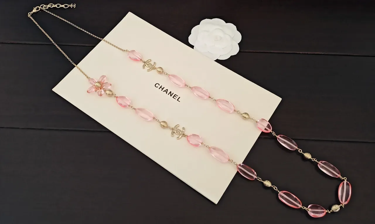 Chanel قلادة وردية ذهبية خرزية مزهرة 4