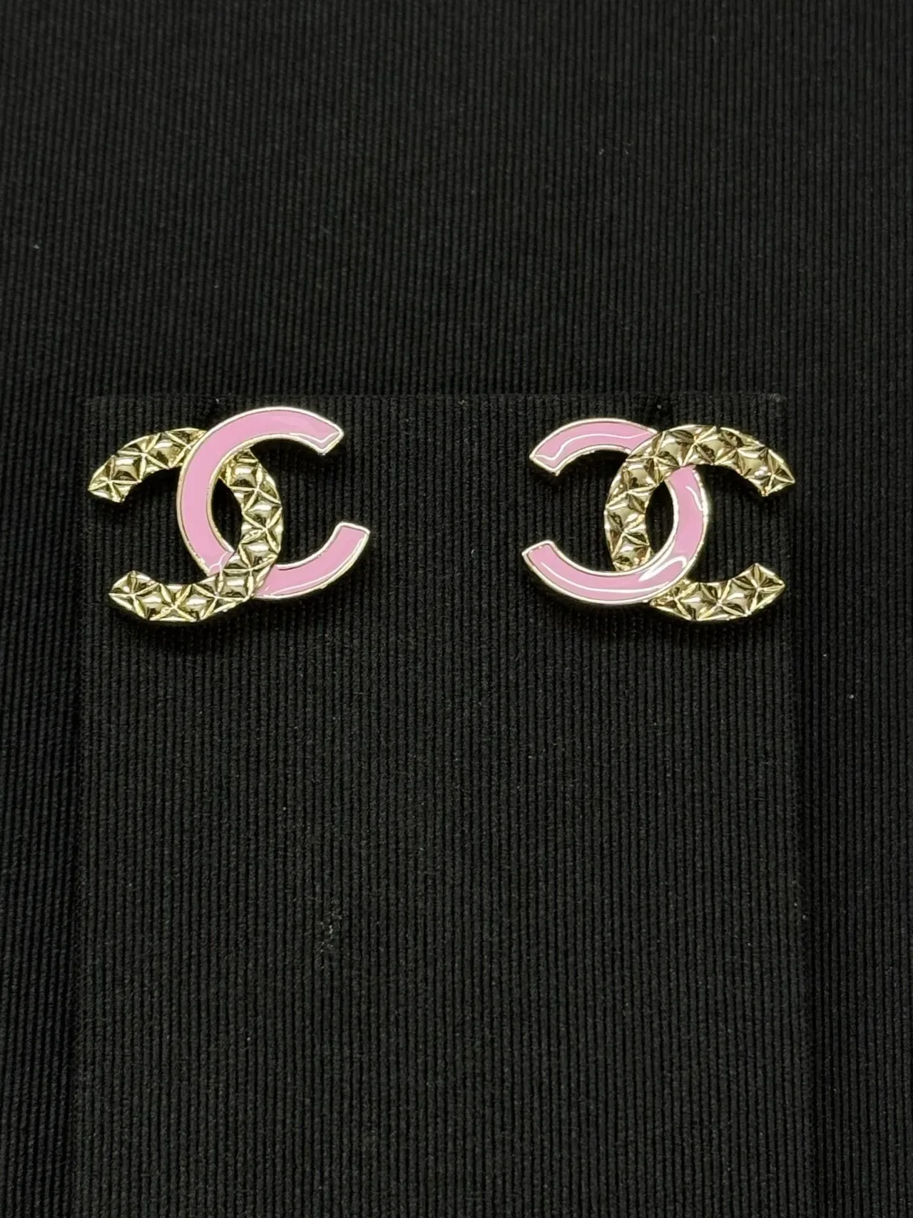 Chanel Boucles d'oreilles Or Rose Interlocking CC Logo Émail 2