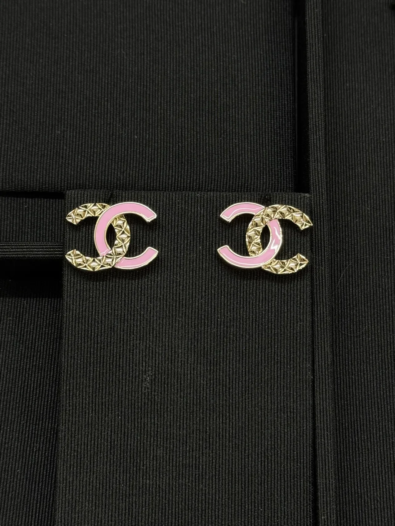 Chanel Boucles d'oreilles Or Rose Interlocking CC Logo Émail 5