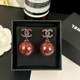 Aretes Chanel Rojo Negro Motivo CC Logo Crystal-encrusted