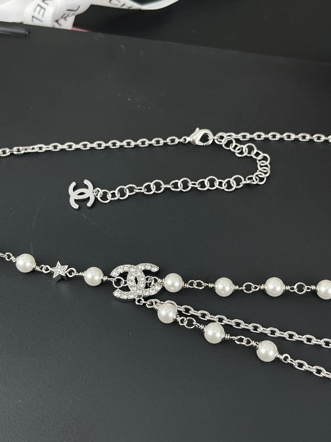 Chanel Collier blanc argenté multi-couches perles et chaîne 6
