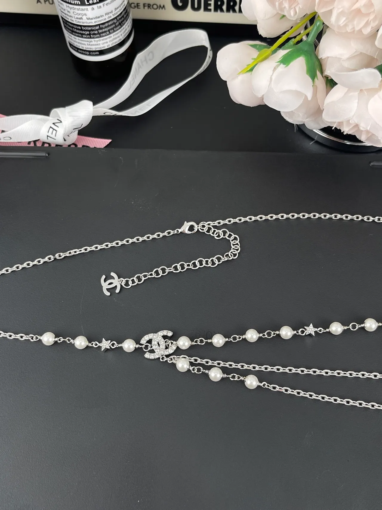 Chanel Collier blanc argenté multi-couches perles et chaîne 7