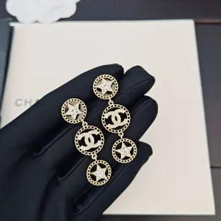 Chanel ستار و سي سي نمط بلون ذهبي مع خرز