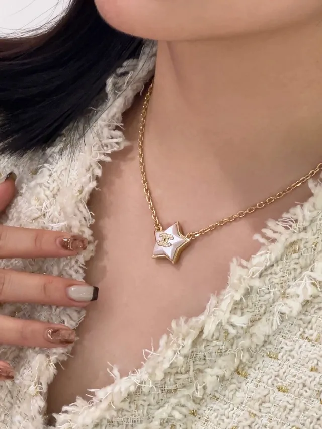 قلادة Chanel نجمية Gold-Tone 2