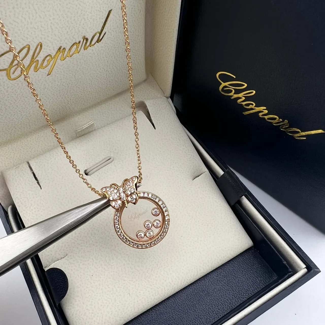 Chopard Collar Happy Butterfly con Motivo en Oro y Plata Pavé-Set Bezel 5