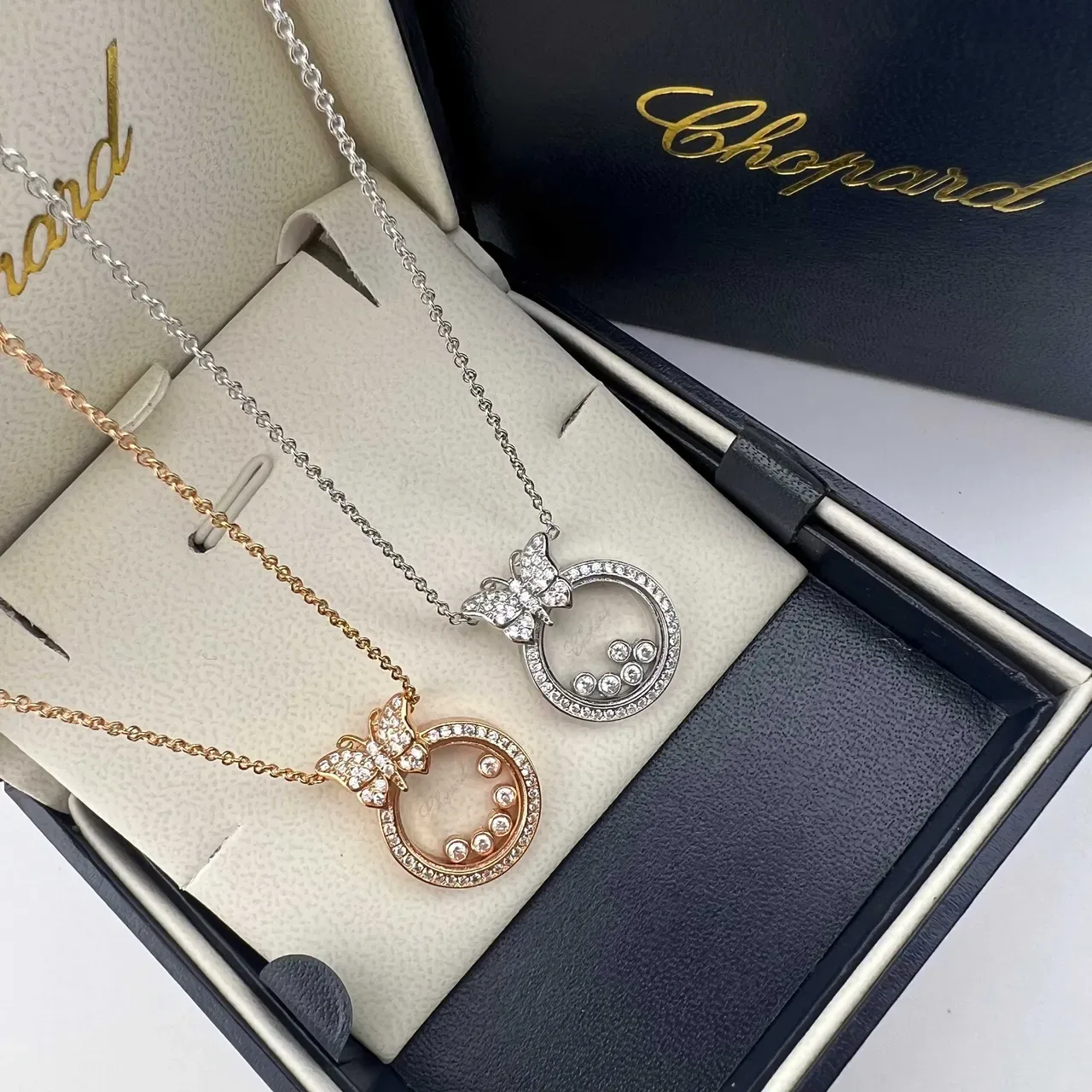 Chopard Collar Happy Butterfly con Motivo en Oro y Plata Pavé-Set Bezel 6