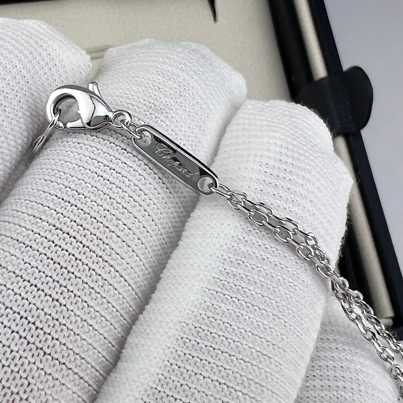 Chopard Happy Diamonds سلاسل الماس بقلادة دوارة بقرص مزدوج اللون 2