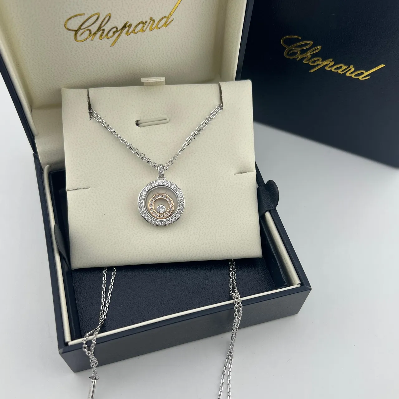 Chopard Happy Diamonds سلاسل الماس بقلادة دوارة بقرص مزدوج اللون 5