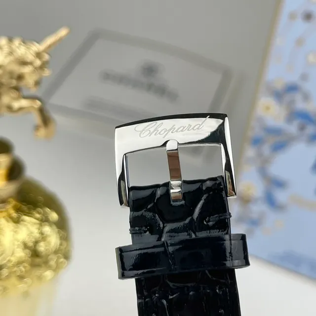 Chopard قلوب سعيدة لون فضي وجه أبيض قلب أحمر ميكانيكية 2