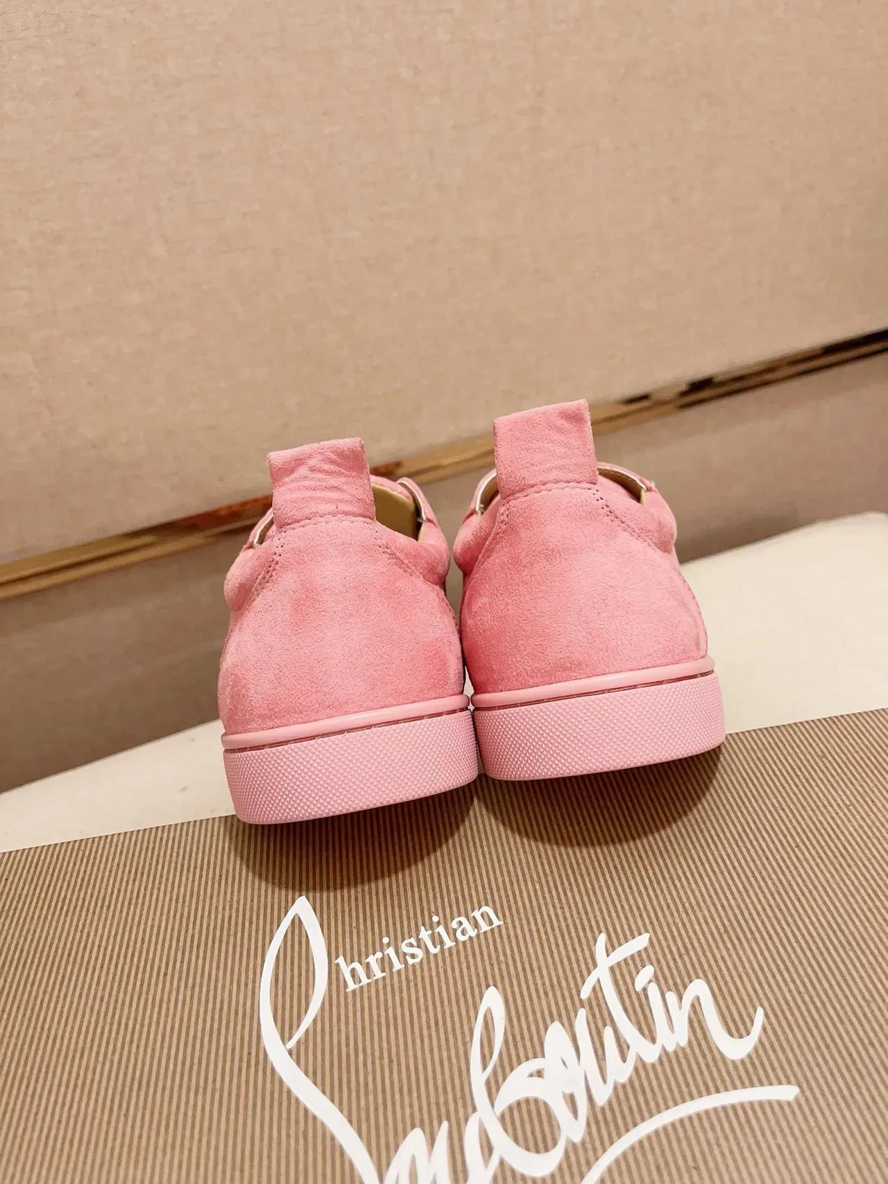 Christian Louboutin Spiky Sneaker 粉色麂皮生活方式运动鞋 8